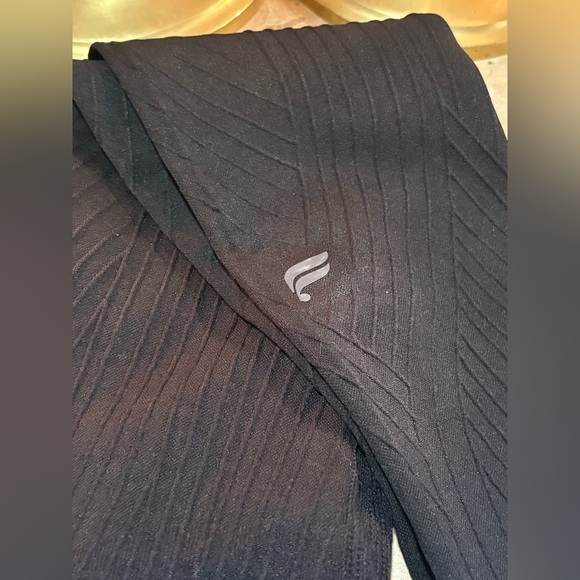 Fabletics Seamless High waisted Linework Black leggings size XS NWT - Picture 6 of 9